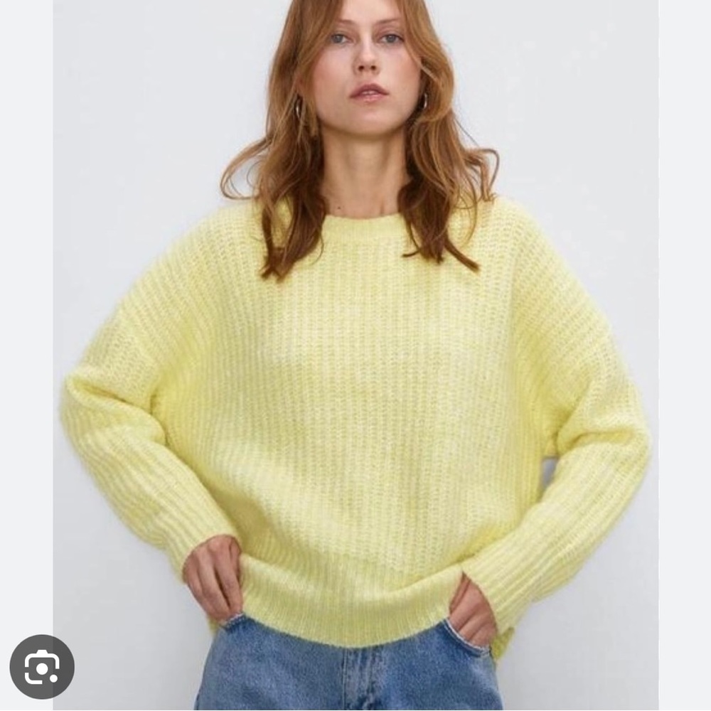 Zara pale yellow fuzzy oversized sweater